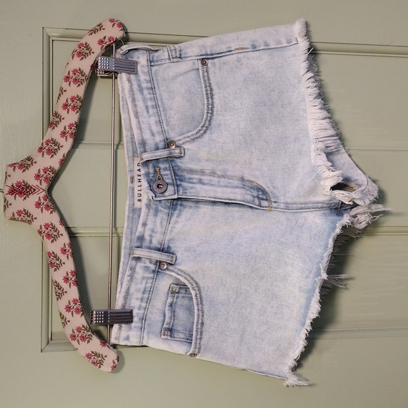 Bullhead Pants - Women's Bullhead high rise lightwash short shorts size 3